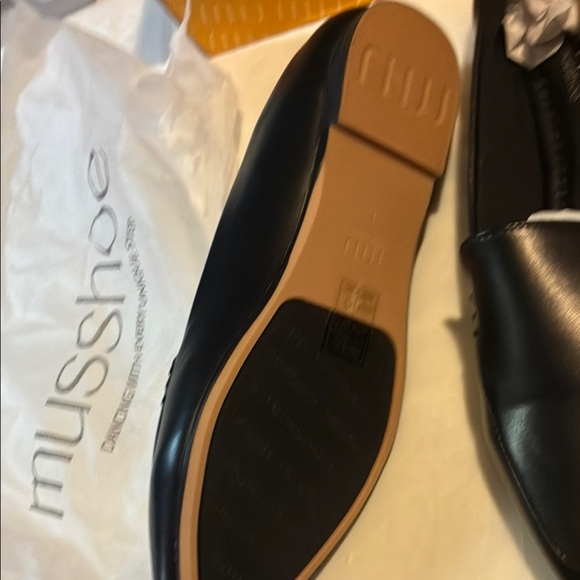 Sleek Black Leather Flats for Business - Picture 3 of 7